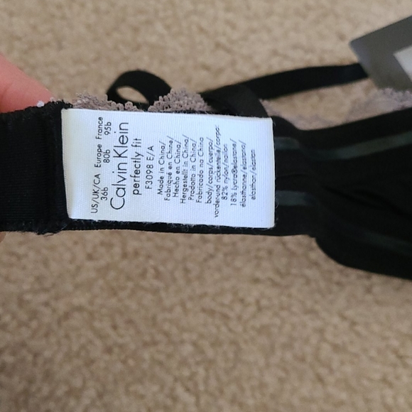 Calvin Klein Perfectly Fit Strapless Push Up Bra - Picture 6 of 6